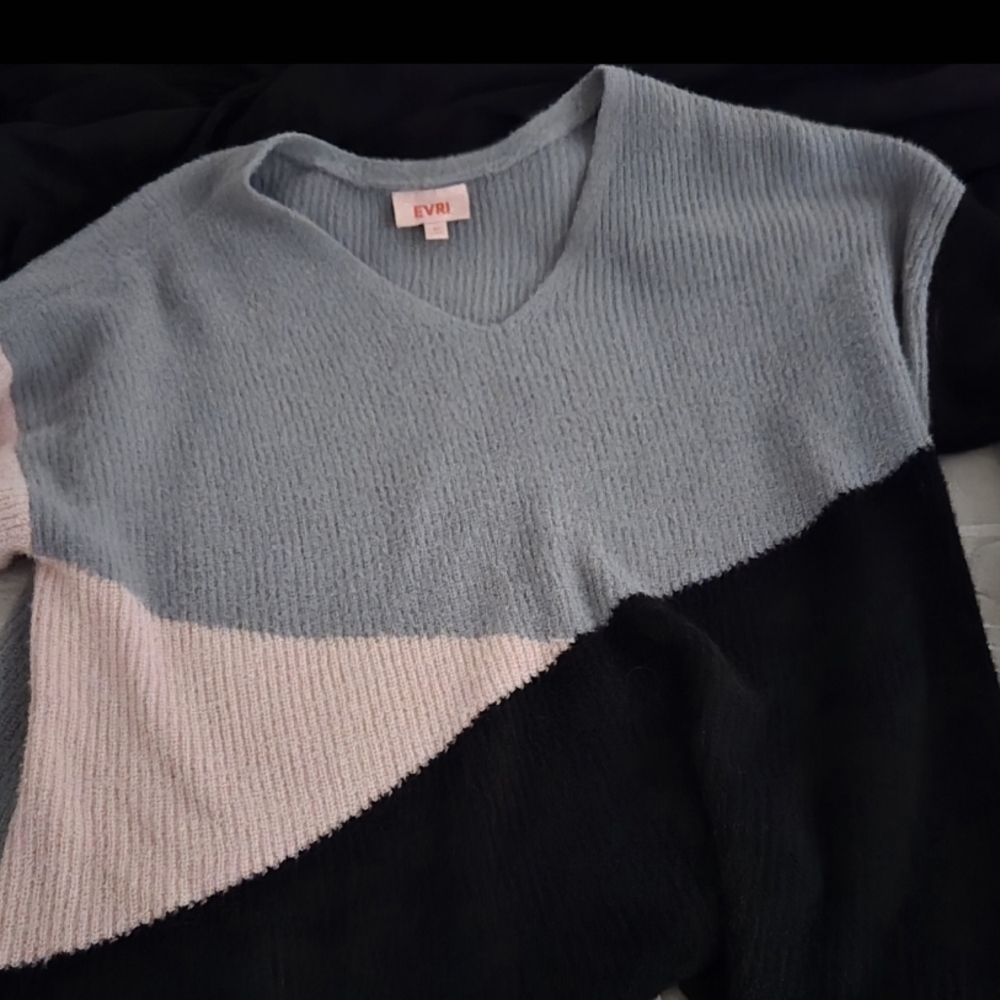 EVRI V-Neck Sweater Gray and Pink Color Block